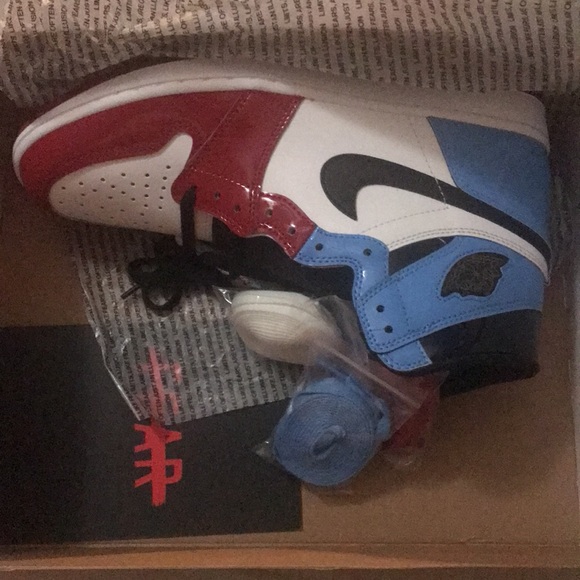 Jordan 1’s FEARLESS size 11 new with box - Picture 5 of 12